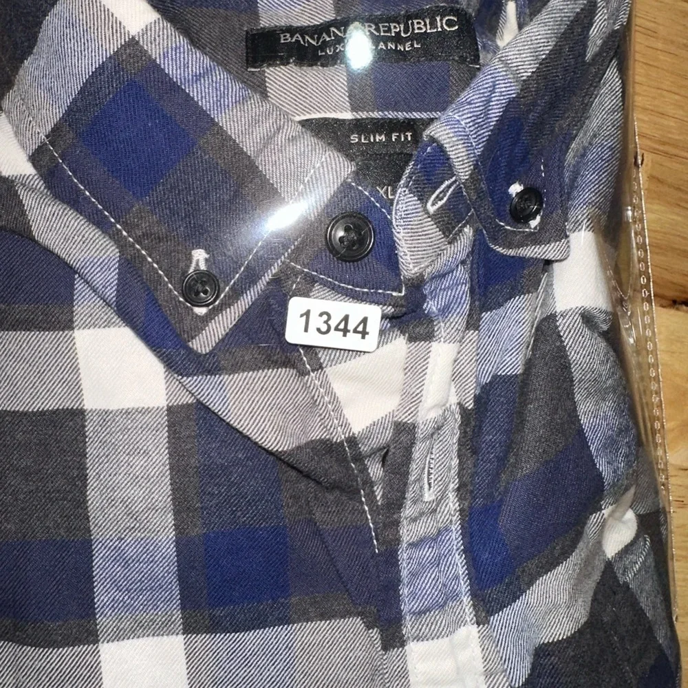 Banana Republic Blue and White Casual Button Down Shirt